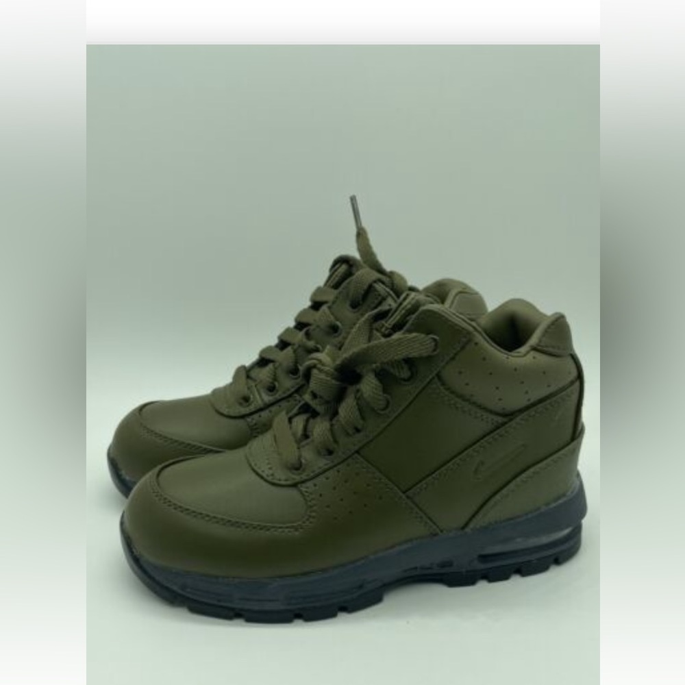 Nike ACG boots
Olive green size 13C